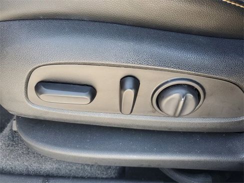 Used 2020 Chevrolet Equinox Premier image 11