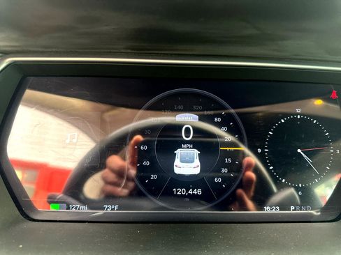 Used 2013 Tesla Model S Signature Performance image 22