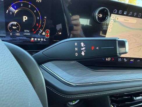 New 2026 Chevrolet Suburban Premier image 21