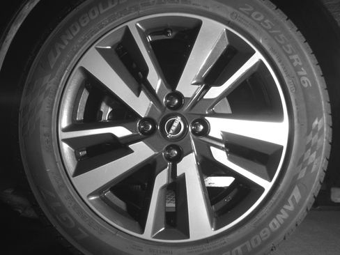 Used 2025 Nissan Versa SV FWD image 12