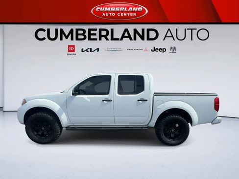 Used 2021 Nissan Frontier SV w/ Midnight Edition Floor Mats AWD/4WD image 5