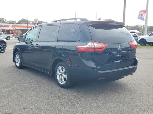 Used 2019 Toyota Sienna LE image 4