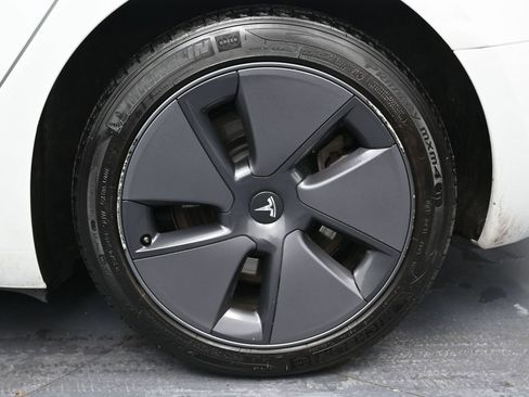 Used 2023 Tesla Model 3 Standard Range image 11