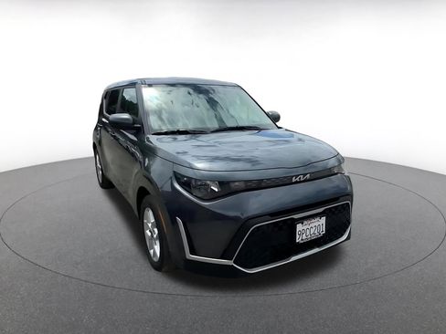 Used 2025 Kia Soul LX w/ LX Technology Package FWD image 3