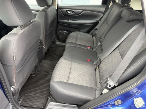 Used 2018 Nissan Rogue S image 11