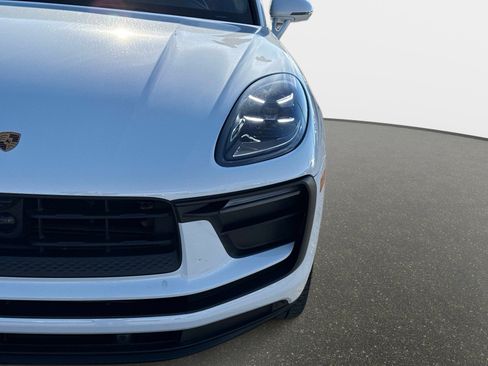 Used 2024 Porsche Macan image 10