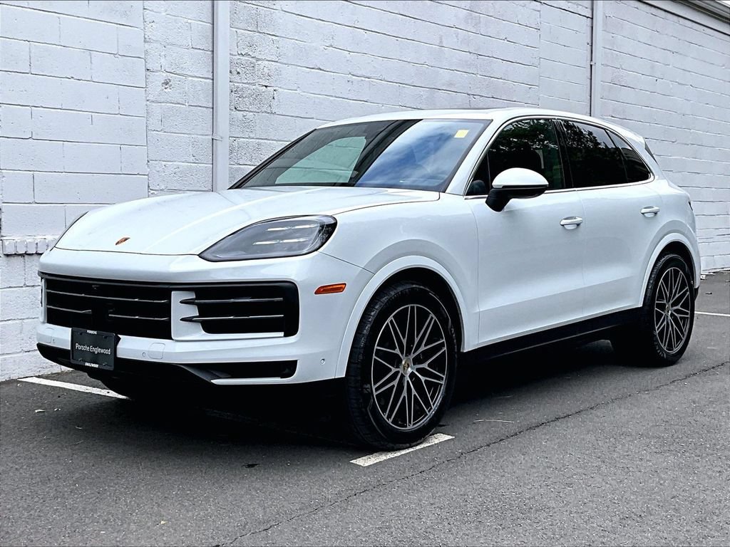 Certified 2024 Porsche Cayenne AWD/4WD image 1