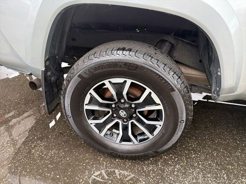 Used 2023 Toyota Tacoma TRD Sport AWD/4WD image 5