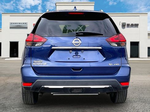Used 2017 Nissan Rogue SL w/ SL Premium Package image 4