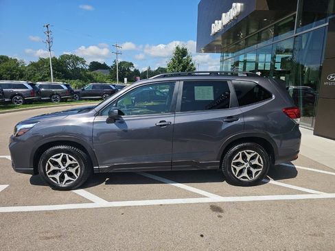 Used 2020 Subaru Forester Premium w/ Popular Package #1 AWD/4WD image 2