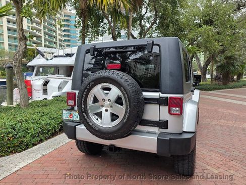 Used 2008 Jeep Wrangler Unlimited Sahara w/ Dual Top Group image 27