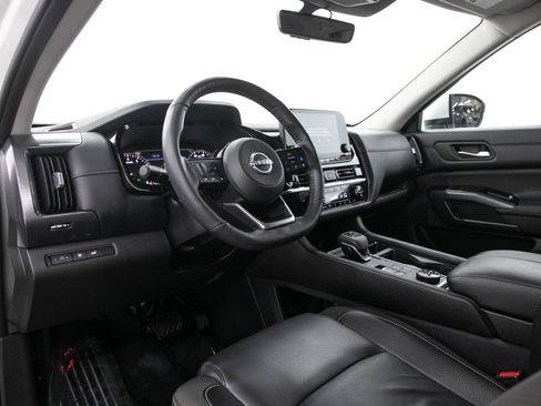 Used 2024 Nissan Pathfinder SL AWD/4WD image 25