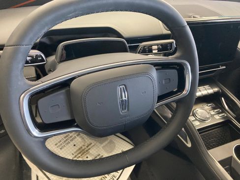 Used 2026 Lincoln Nautilus Premier AWD/4WD image 23