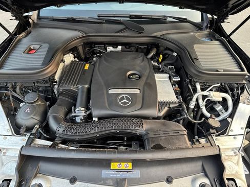 Used 2019 Mercedes-Benz GLC 300 4MATIC w/ Premium Package image 12