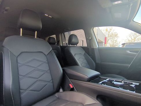 Used 2025 Volkswagen Atlas SE image 31