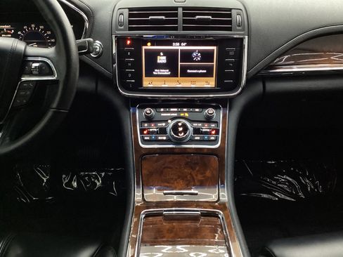 Used 2017 Lincoln Continental Premiere image 29