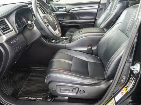 Used 2017 Toyota Highlander SE AWD/4WD image 10