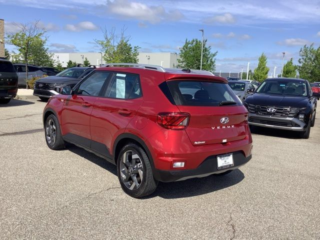 Used 2026 Hyundai Venue SEL FWD image 8