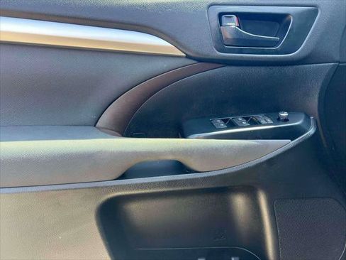 Certified 2019 Toyota Highlander LE AWD/4WD image 19
