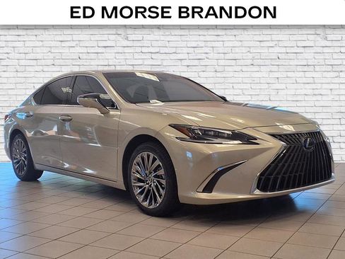 Used 2024 Lexus ES 300h Ultra Luxury w/ Accessory Package (Z2) image 6