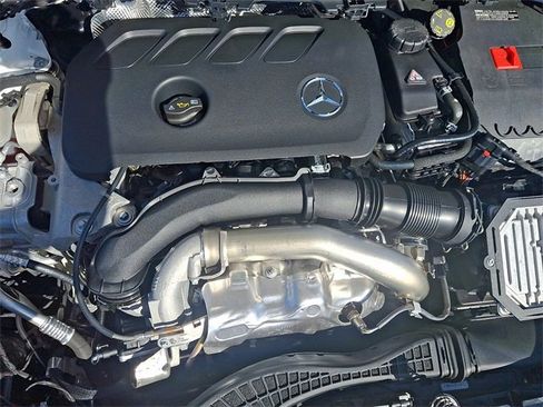 Used 2025 Mercedes-Benz GLA 250 image 27