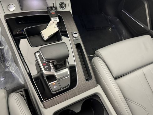 Used 2024 Audi Q5 e Premium Plus w/ Premium Plus Package image 15