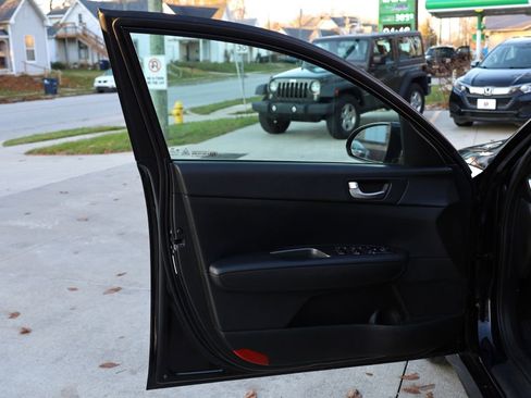 Used 2019 Kia Optima LX image 10