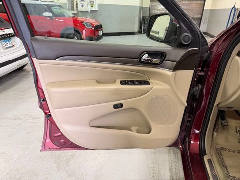 Used 2021 Jeep Grand Cherokee Overland AWD/4WD image 10