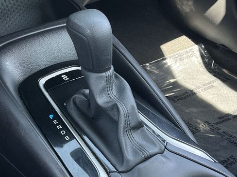 Used 2025 Toyota Corolla LE FWD image 17