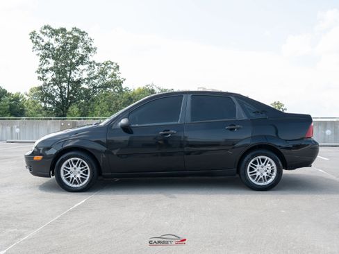 Used 2005 Ford Focus S FWD image 3