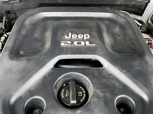 Used 2020 Jeep Wrangler Unlimited Sahara AWD/4WD image 32