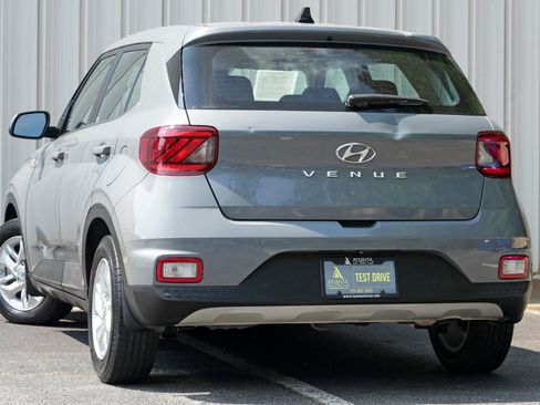 Used 2021 Hyundai Venue SE FWD image 5