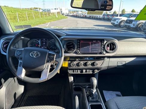 Used 2021 Toyota Tacoma SR5 AWD/4WD image 22
