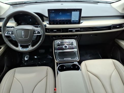 Certified 2023 Lincoln Nautilus AWD w/ Premium Package image 13