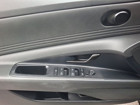 Certified 2025 Hyundai Elantra Sport FWD image 12