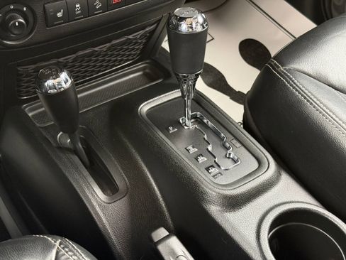 Used 2018 Jeep Wrangler Unlimited Sahara w/ Connectivity Group image 30