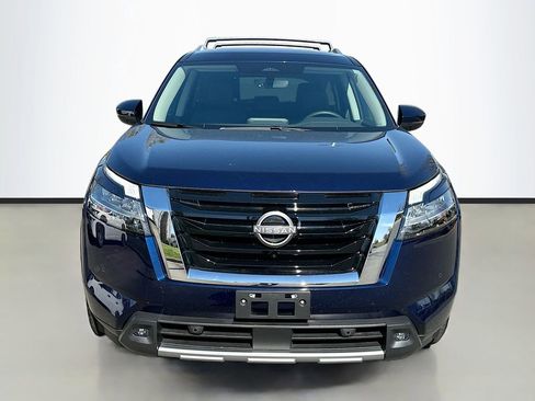 Used 2023 Nissan Pathfinder SL image 2