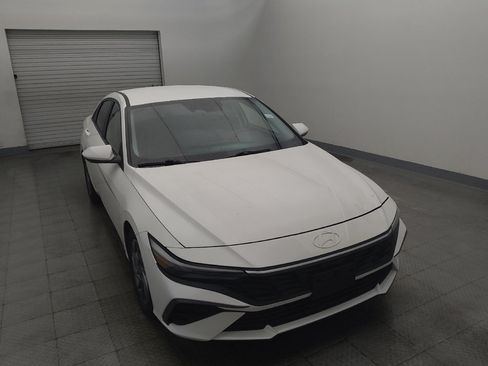 Used 2024 Hyundai Elantra SEL FWD image 14