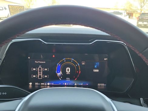 Used 2024 Chevrolet Colorado Z71 w/ Z71 Convenience Package 2 AWD/4WD image 18