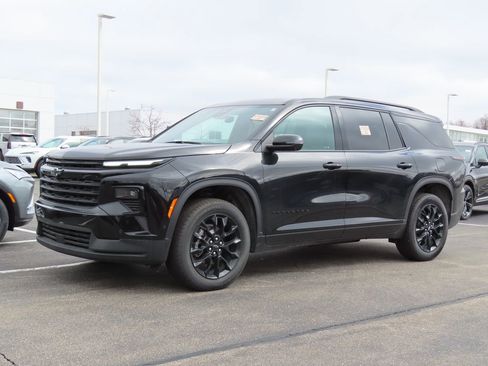 Used 2024 Chevrolet Traverse LT w/ Enhanced Driving Package image 8