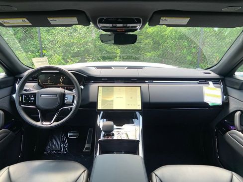 New 2025 Land Rover Range Rover Sport Dynamic SE image 18