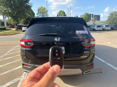 Used 2024 Honda Pilot Touring image 6