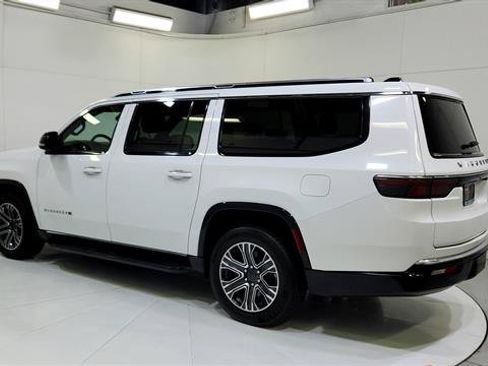 Used 2024 Jeep Wagoneer L Series II RWD image 6