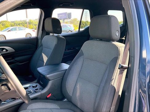 Used 2023 Chevrolet Traverse LT FWD image 23