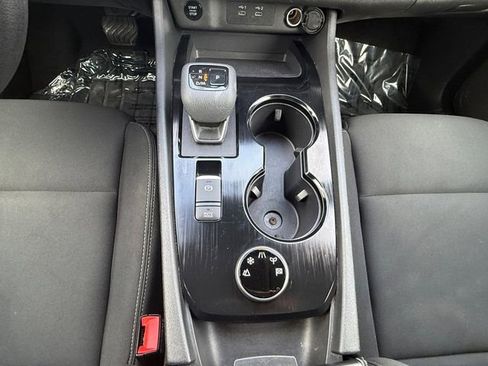 Used 2024 Nissan Rogue S AWD/4WD image 11