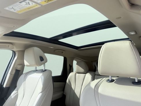 Used 2023 Acura MDX SH-AWD w/ Technology Package image 3