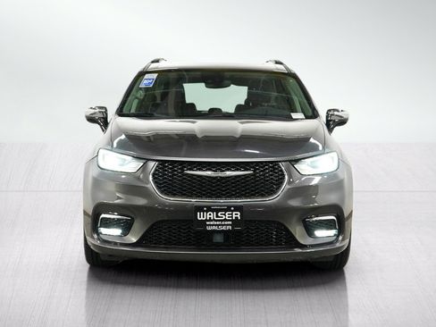 Used 2023 Chrysler Pacifica Limited FWD image 8