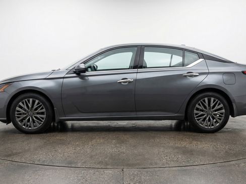 Used 2025 Nissan Altima 2.5 SV image 5