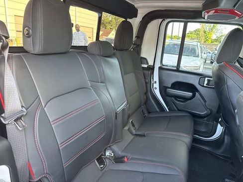Used 2022 Jeep Gladiator Rubicon AWD/4WD image 9
