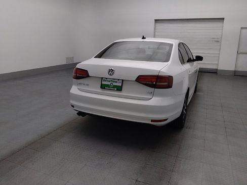 Used 2017 Volkswagen Jetta SE FWD image 7